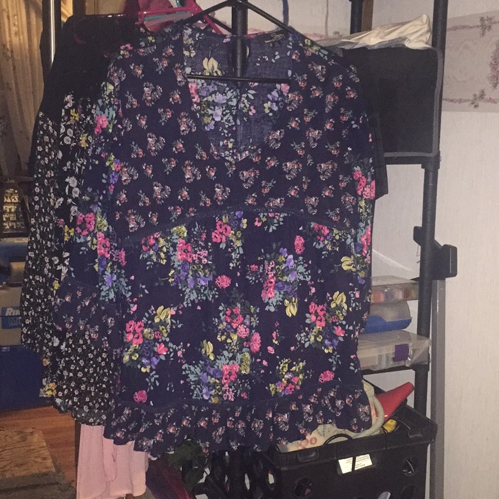 Beautiful blouse. Never worn. Absolutely adorable.